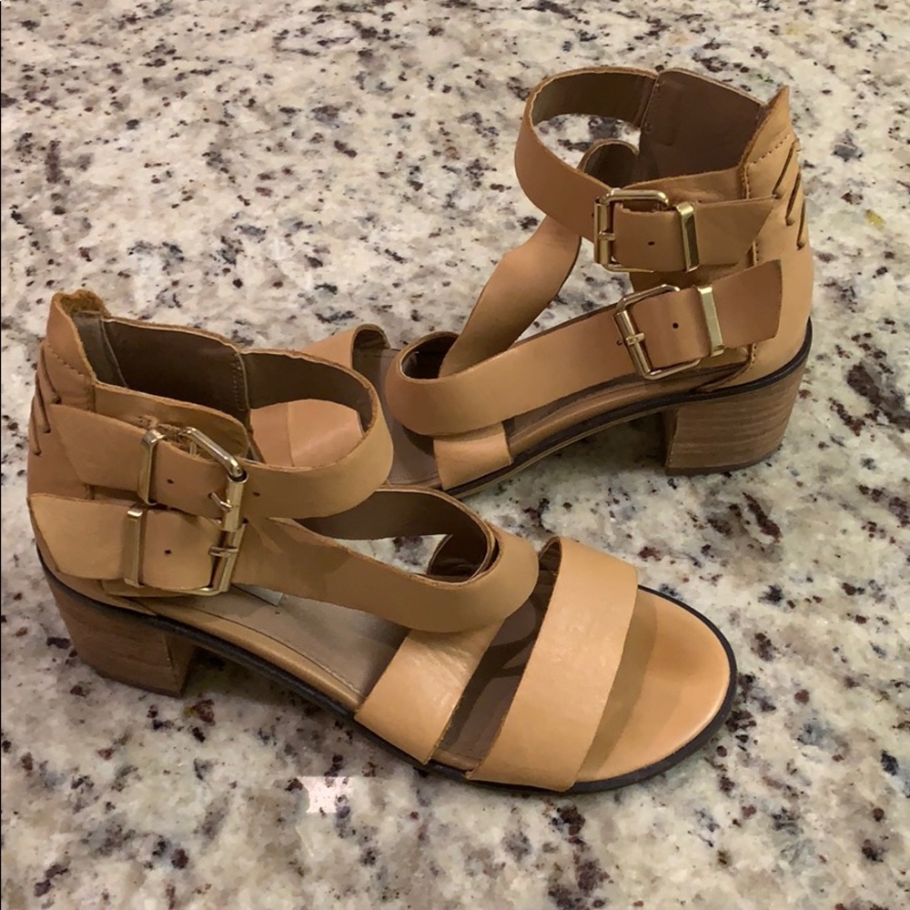 Steve Madden short heel Sandals!